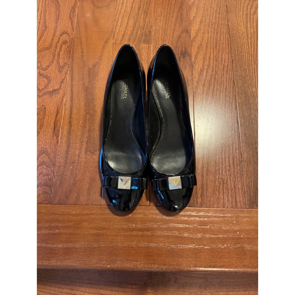 Michael Michael Kors Black Patent Leather Bow Block Heel Pumps Size 8M Gold Logo